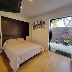 Venice With Large Private Patio Steps To The Holiday home